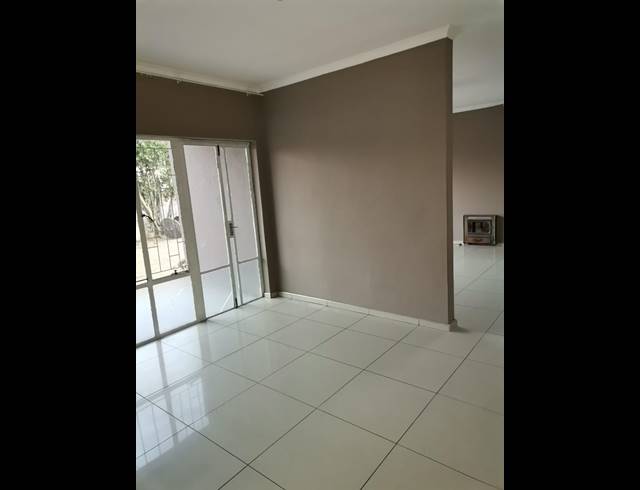 3 BEDROOM FREESTANDING FOR SALE IN SIGNAL HILL